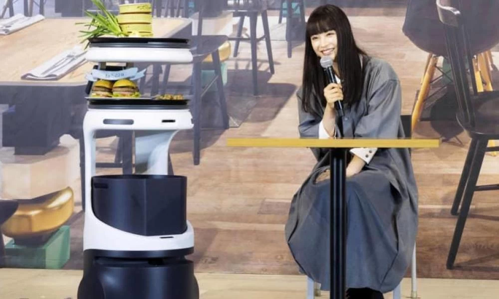 Ρομπότ εσωτερικής εξυπηρέτησης έτοιμα για τα εστιατόρια